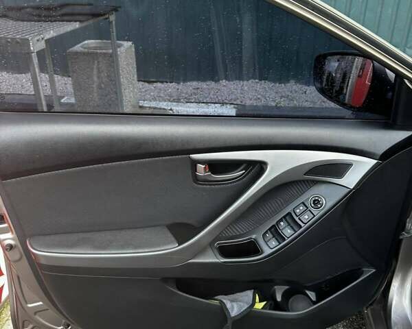 Бежевий Хендай Елантра, об'ємом двигуна 1.8 л та пробігом 163 тис. км за 9500 $, фото 16 на Automoto.ua