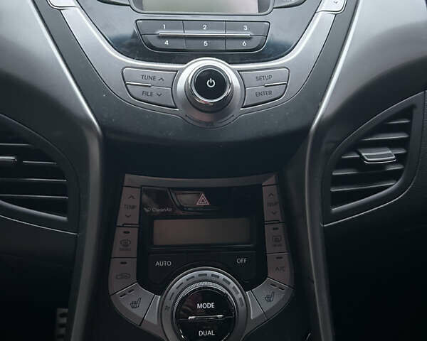 Бежевий Хендай Елантра, об'ємом двигуна 1.8 л та пробігом 131 тис. км за 9900 $, фото 13 на Automoto.ua