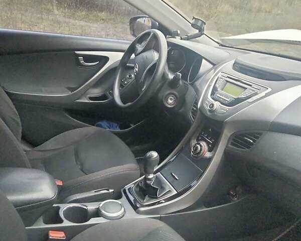 Бежевий Хендай Елантра, об'ємом двигуна 1.59 л та пробігом 116 тис. км за 4500 $, фото 3 на Automoto.ua