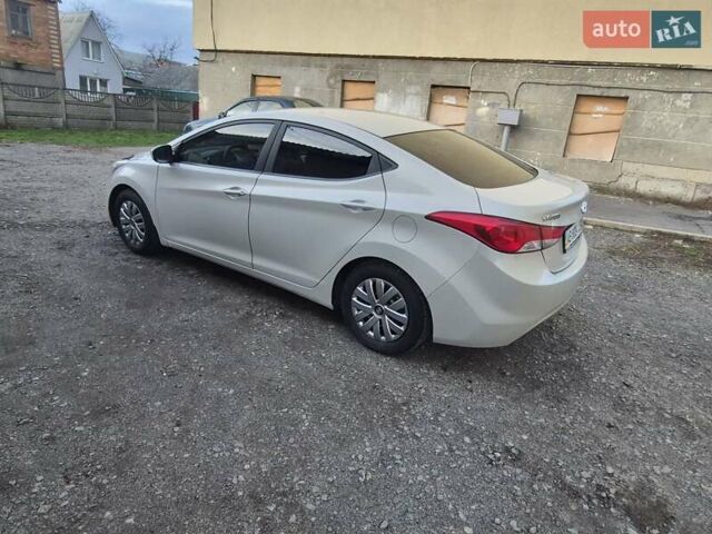 Бежевый Хендай Элантра, объемом двигателя 1.6 л и пробегом 220 тыс. км за 8200 $, фото 4 на Automoto.ua