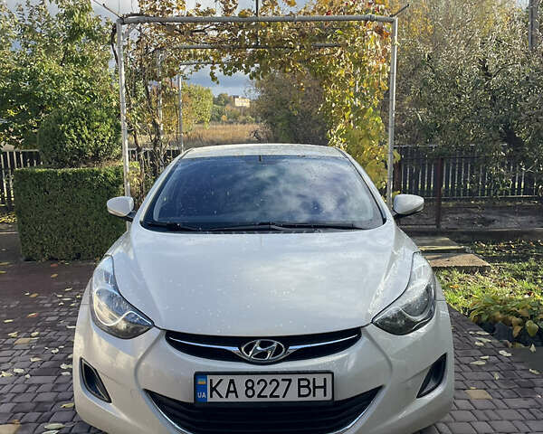 Хендай Элантра 2013 в Голованевске на Automoto.ua Бежевый Хендай Элантра, объемом двигателя 1.6 л и пробегом 130 тыс. км за 9900 $, фото 2 на Automoto.ua