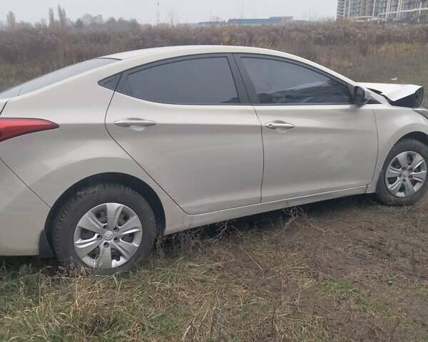 Бежевий Хендай Елантра, об'ємом двигуна 1.59 л та пробігом 116 тис. км за 4500 $, фото 2 на Automoto.ua