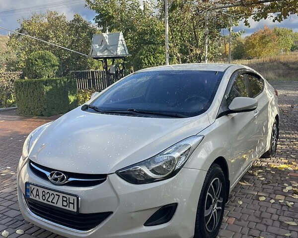 Хендай Элантра 2013 в Голованевске на Automoto.ua Бежевый Хендай Элантра, объемом двигателя 1.6 л и пробегом 130 тыс. км за 9900 $, фото 4 на Automoto.ua
