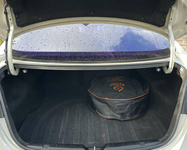 Хендай Элантра 2013 в Голованевске на Automoto.ua Бежевый Хендай Элантра, объемом двигателя 1.6 л и пробегом 130 тыс. км за 9900 $, фото 25 на Automoto.ua