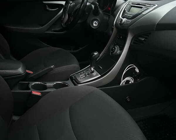 Бежевий Хендай Елантра, об'ємом двигуна 1.8 л та пробігом 131 тис. км за 9900 $, фото 14 на Automoto.ua