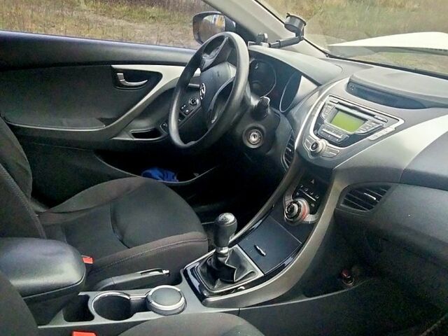 Бежевый Хендай Элантра, объемом двигателя 1.6 л и пробегом 116 тыс. км за 3300 $, фото 4 на Automoto.ua