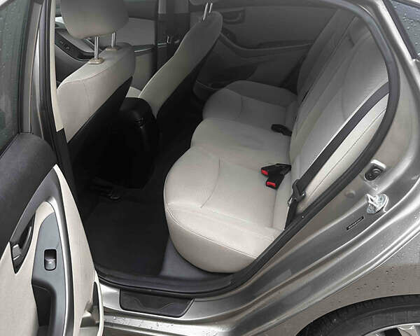 Бежевий Хендай Елантра, об'ємом двигуна 1.8 л та пробігом 174 тис. км за 9550 $, фото 8 на Automoto.ua