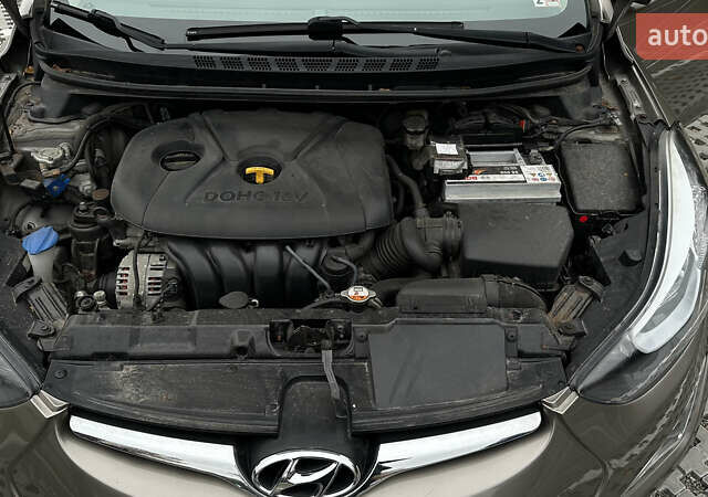 Бежевый Хендай Элантра, объемом двигателя 1.8 л и пробегом 115 тыс. км за 9600 $, фото 8 на Automoto.ua