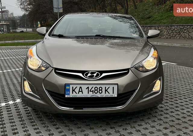 Бежевый Хендай Элантра, объемом двигателя 1.8 л и пробегом 115 тыс. км за 9600 $, фото 6 на Automoto.ua
