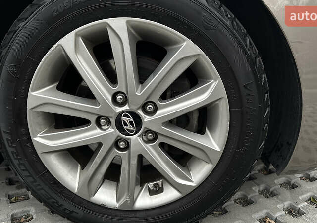 Бежевый Хендай Элантра, объемом двигателя 1.8 л и пробегом 115 тыс. км за 9600 $, фото 18 на Automoto.ua