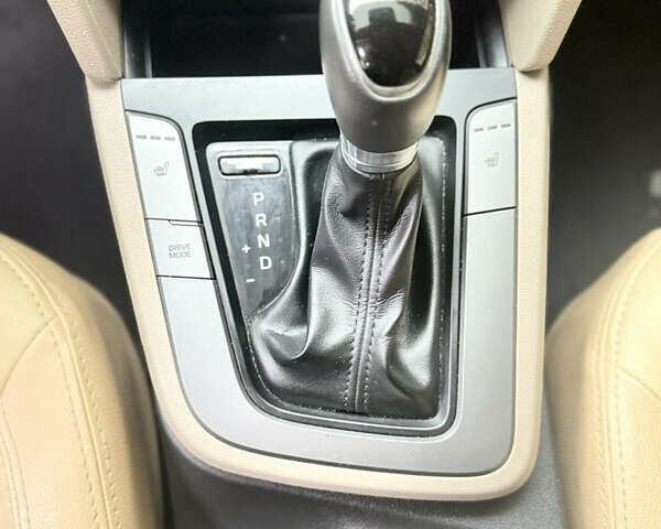 Бежевый Хендай Элантра, объемом двигателя 2 л и пробегом 127 тыс. км за 11800 $, фото 12 на Automoto.ua