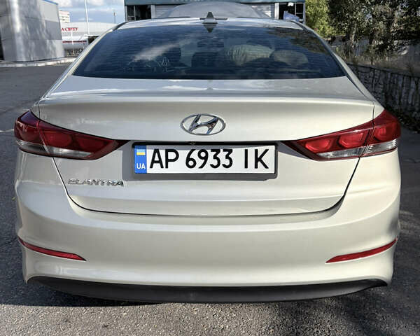 Бежевый Хендай Элантра, объемом двигателя 2 л и пробегом 132 тыс. км за 11500 $, фото 1 на Automoto.ua