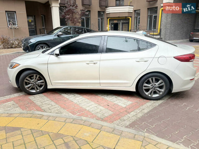 Бежевый Хендай Элантра, объемом двигателя 2 л и пробегом 127 тыс. км за 11800 $, фото 5 на Automoto.ua