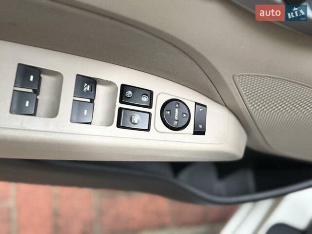 Бежевый Хендай Элантра, объемом двигателя 2 л и пробегом 127 тыс. км за 11800 $, фото 13 на Automoto.ua