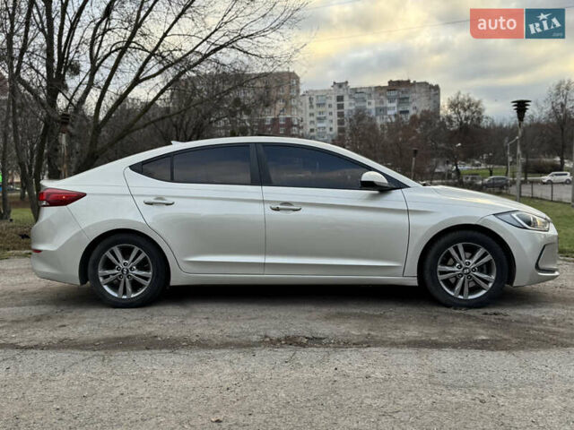 Бежевый Хендай Элантра, объемом двигателя 2 л и пробегом 78 тыс. км за 12500 $, фото 2 на Automoto.ua