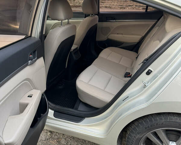 Бежевый Хендай Элантра, объемом двигателя 2 л и пробегом 78 тыс. км за 12500 $, фото 8 на Automoto.ua