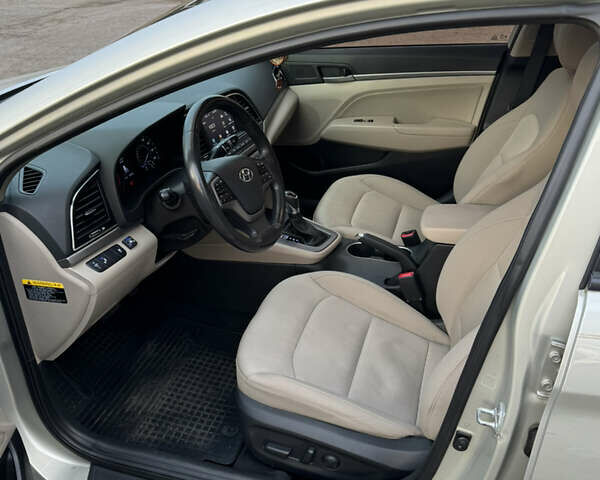 Бежевый Хендай Элантра, объемом двигателя 2 л и пробегом 78 тыс. км за 12500 $, фото 7 на Automoto.ua