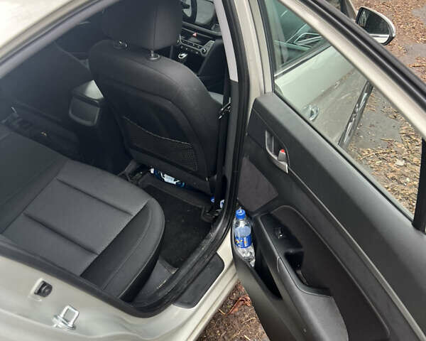 Бежевый Хендай Элантра, объемом двигателя 1.59 л и пробегом 94 тыс. км за 14950 $, фото 6 на Automoto.ua