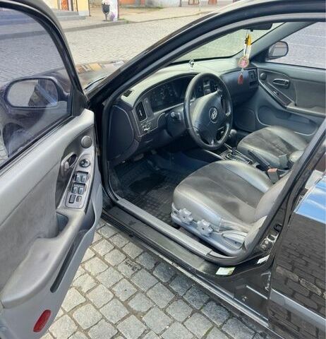 Хендай Элантра 2004 в Хусте на Automoto.ua Черный Хендай Элантра, объемом двигателя 2 л и пробегом 179 тыс. км за 3038 $, фото 6 на Automoto.ua