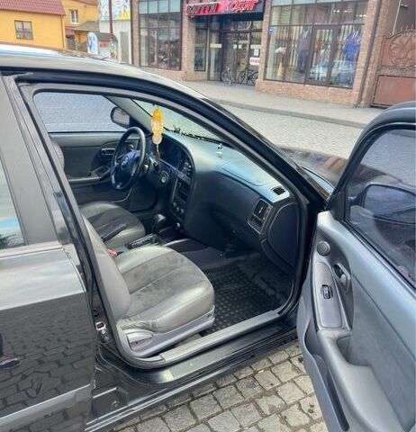 Хендай Элантра 2004 в Хусте на Automoto.ua Черный Хендай Элантра, объемом двигателя 2 л и пробегом 179 тыс. км за 3038 $, фото 4 на Automoto.ua