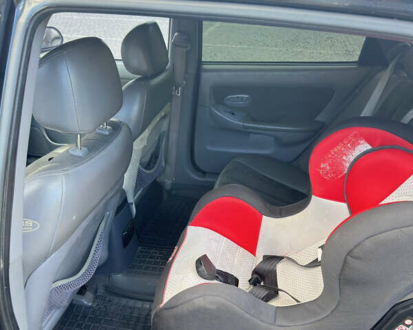 Черный Хендай Элантра, объемом двигателя 1.98 л и пробегом 179 тыс. км за 2900 $, фото 6 на Automoto.ua