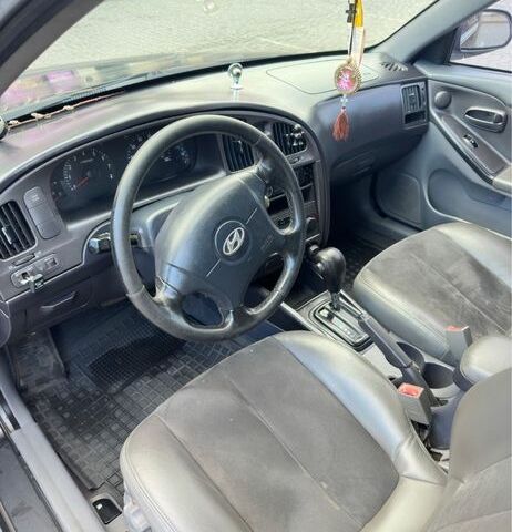 Хендай Элантра 2004 в Хусте на Automoto.ua Черный Хендай Элантра, объемом двигателя 2 л и пробегом 179 тыс. км за 3038 $, фото 3 на Automoto.ua