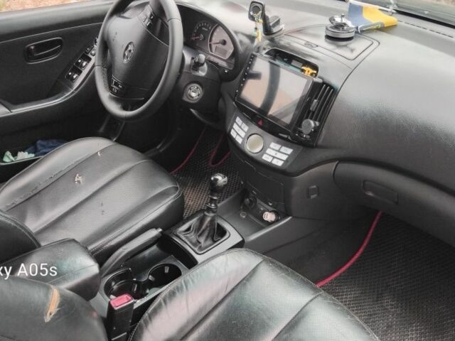 Черный Хендай Элантра, объемом двигателя 2 л и пробегом 180 тыс. км за 4000 $, фото 6 на Automoto.ua