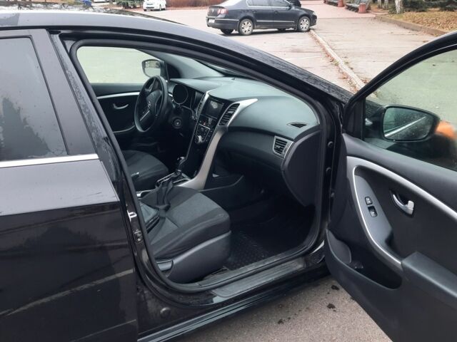 Чорний Хендай Елантра, об'ємом двигуна 2 л та пробігом 135 тис. км за 9100 $, фото 2 на Automoto.ua