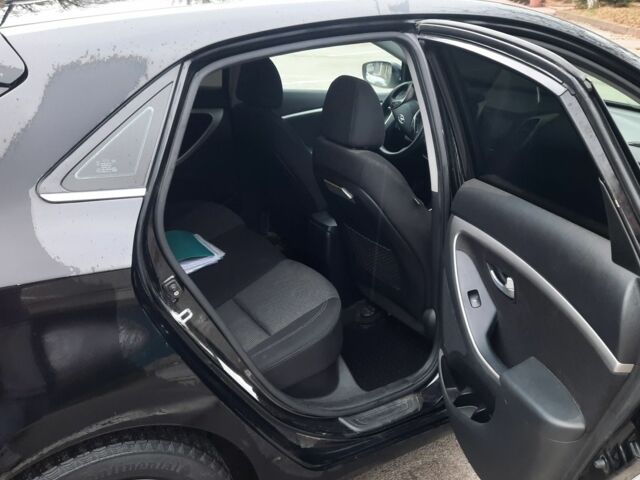 Чорний Хендай Елантра, об'ємом двигуна 2 л та пробігом 135 тис. км за 9100 $, фото 4 на Automoto.ua