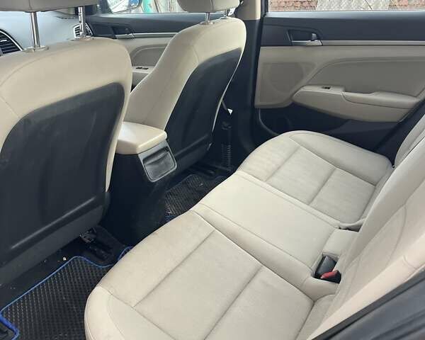 Черный Хендай Элантра, объемом двигателя 2 л и пробегом 95 тыс. км за 13500 $, фото 5 на Automoto.ua