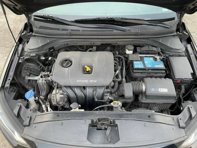 Чорний Хендай Елантра, об'ємом двигуна 2 л та пробігом 137 тис. км за 12000 $, фото 4 на Automoto.ua