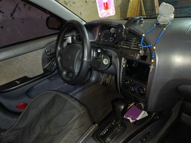 Черный Хендай Элантра, объемом двигателя 2 л и пробегом 450 тыс. км за 3200 $, фото 6 на Automoto.ua