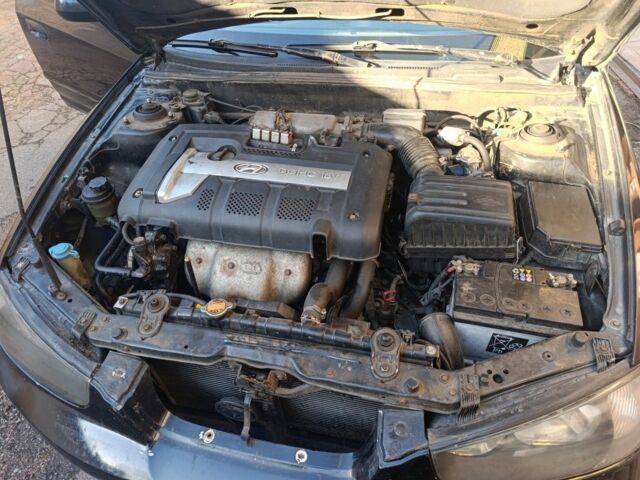 Черный Хендай Элантра, объемом двигателя 2 л и пробегом 450 тыс. км за 3200 $, фото 4 на Automoto.ua