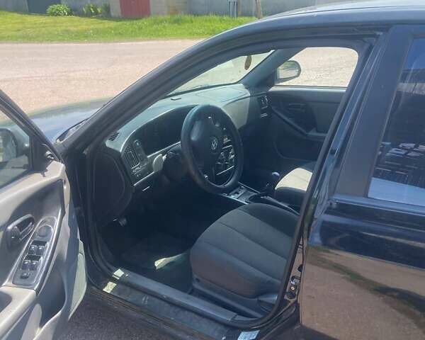 Черный Хендай Элантра, объемом двигателя 1.6 л и пробегом 295 тыс. км за 2750 $, фото 1 на Automoto.ua