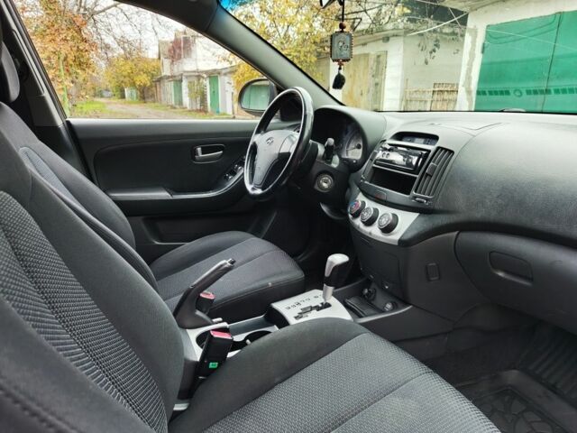 Чорний Хендай Елантра, об'ємом двигуна 1.6 л та пробігом 147 тис. км за 6400 $, фото 4 на Automoto.ua