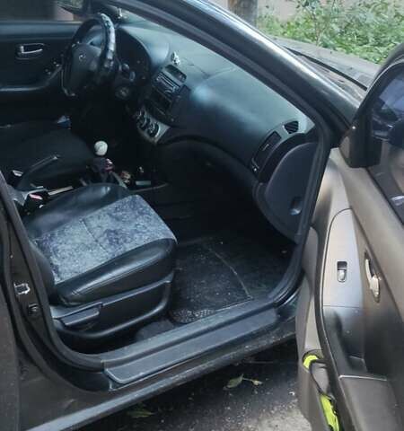 Черный Хендай Элантра, объемом двигателя 1.59 л и пробегом 280 тыс. км за 4500 $, фото 2 на Automoto.ua