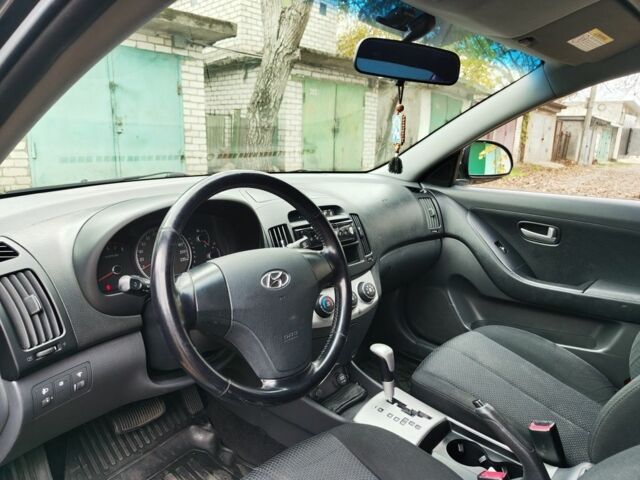 Чорний Хендай Елантра, об'ємом двигуна 1.6 л та пробігом 147 тис. км за 6400 $, фото 3 на Automoto.ua
