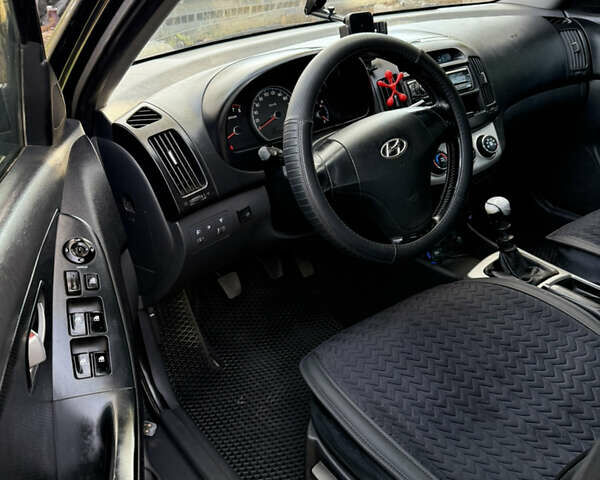 Черный Хендай Элантра, объемом двигателя 1.59 л и пробегом 264 тыс. км за 5800 $, фото 20 на Automoto.ua