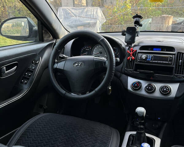 Черный Хендай Элантра, объемом двигателя 1.59 л и пробегом 264 тыс. км за 5800 $, фото 18 на Automoto.ua