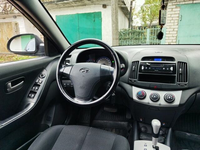 Чорний Хендай Елантра, об'ємом двигуна 1.6 л та пробігом 147 тис. км за 6400 $, фото 8 на Automoto.ua