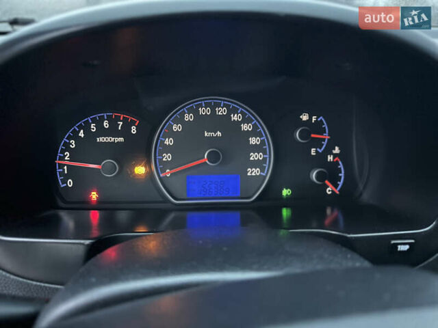 Чорний Хендай Елантра, об'ємом двигуна 1.98 л та пробігом 196 тис. км за 4300 $, фото 9 на Automoto.ua