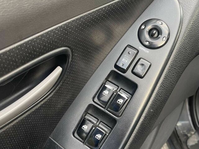 Чорний Хендай Елантра, об'ємом двигуна 1.6 л та пробігом 250 тис. км за 4200 $, фото 5 на Automoto.ua