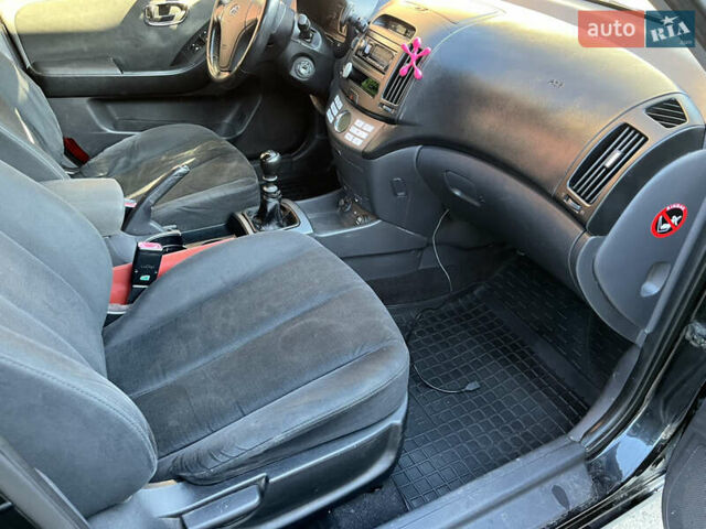 Черный Хендай Элантра, объемом двигателя 1.59 л и пробегом 240 тыс. км за 6257 $, фото 19 на Automoto.ua