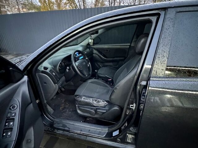 Черный Хендай Элантра, объемом двигателя 1.6 л и пробегом 261 тыс. км за 4799 $, фото 11 на Automoto.ua