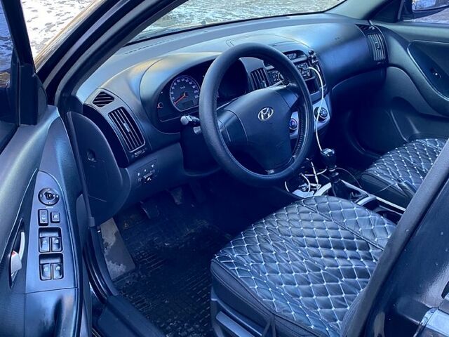 Черный Хендай Элантра, объемом двигателя 1.6 л и пробегом 158 тыс. км за 6800 $, фото 8 на Automoto.ua