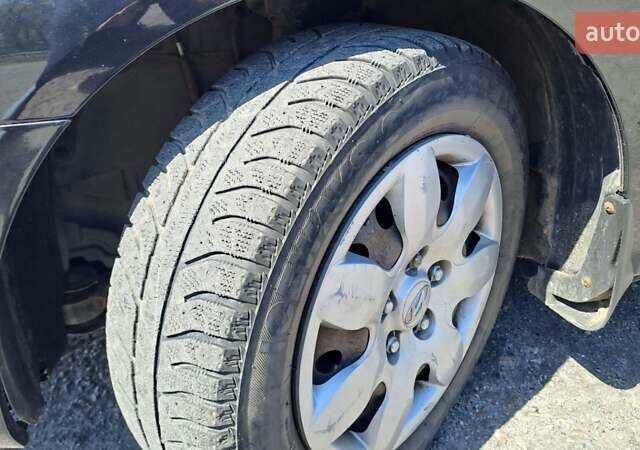 Черный Хендай Элантра, объемом двигателя 1.59 л и пробегом 255 тыс. км за 5000 $, фото 7 на Automoto.ua