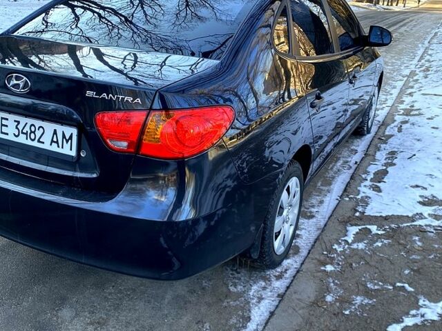 Черный Хендай Элантра, объемом двигателя 1.6 л и пробегом 158 тыс. км за 6800 $, фото 5 на Automoto.ua