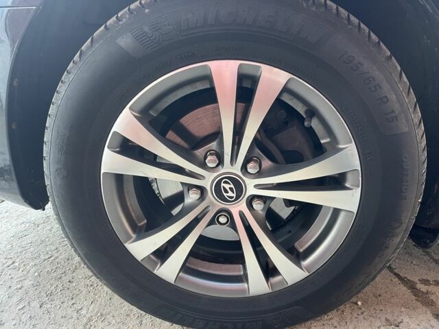 Черный Хендай Элантра, объемом двигателя 1.6 л и пробегом 240 тыс. км за 6411 $, фото 13 на Automoto.ua