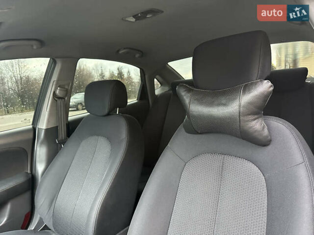 Черный Хендай Элантра, объемом двигателя 1.59 л и пробегом 242 тыс. км за 5999 $, фото 12 на Automoto.ua