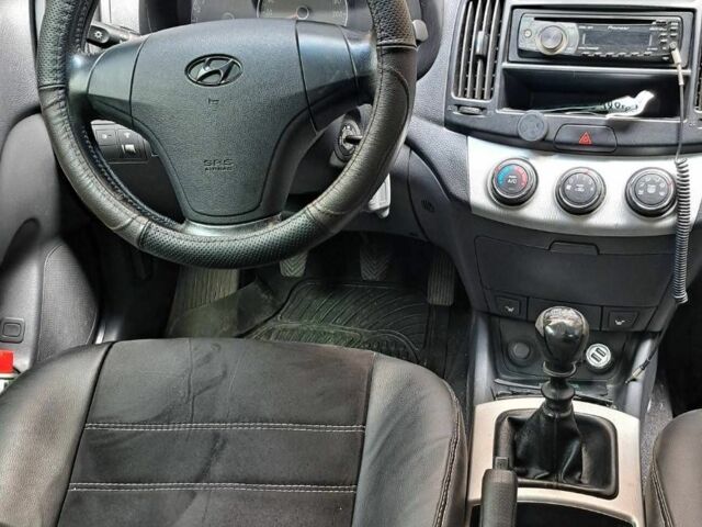 Хендай Элантра 2008 в Хмельницком на Automoto.ua Черный Хендай Элантра, объемом двигателя 1.6 л и пробегом 150 тыс. км за 5700 $, фото 4 на Automoto.ua